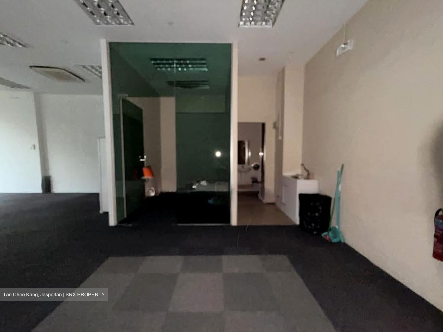 UB. One (D14), Factory #608447301